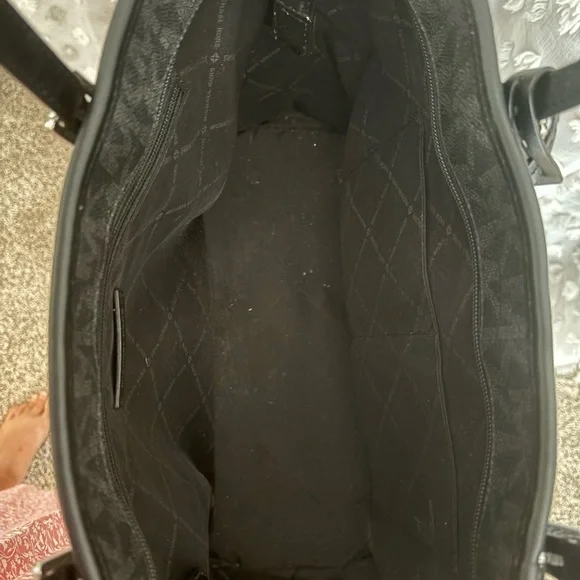 Michael Kors purse - Picture 7 of 8